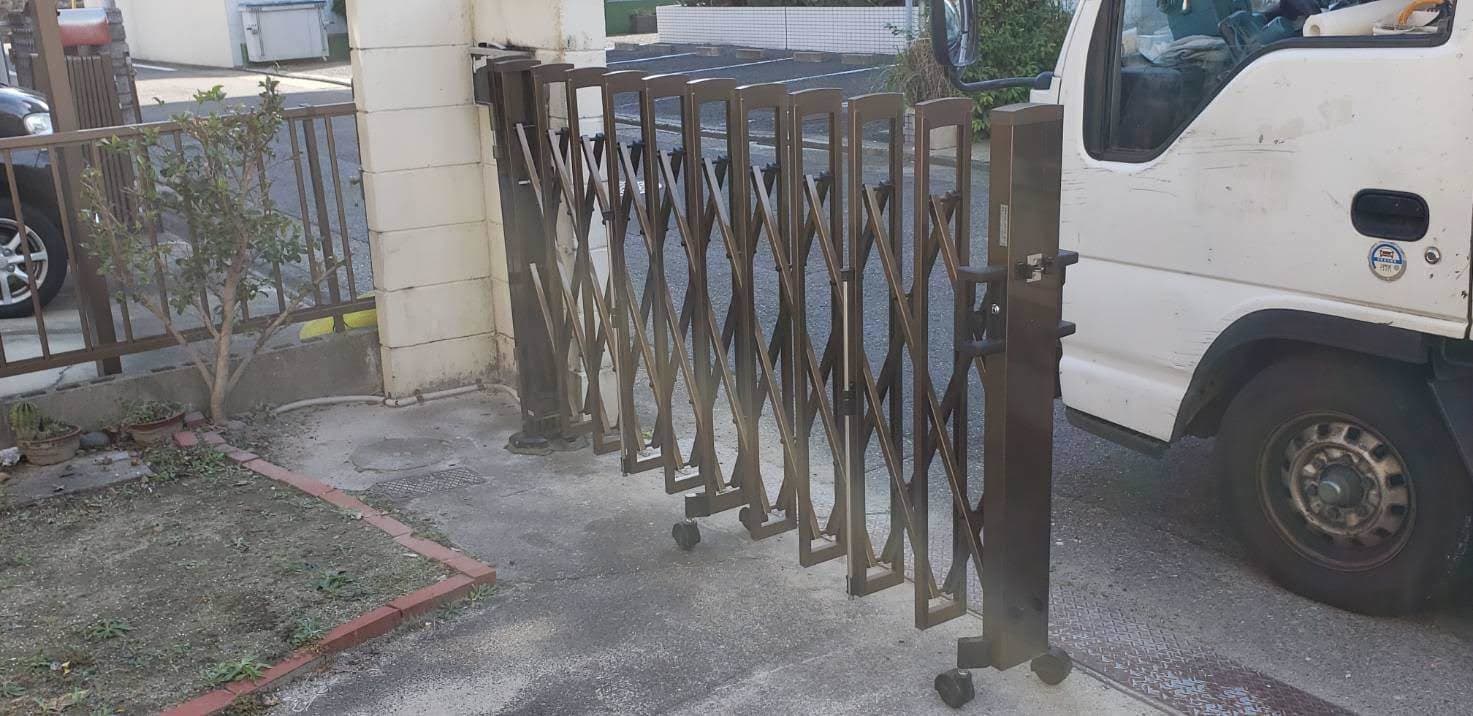 カーテンゲート取替工事 | 名古屋市天白区のエクステリア工事ならイズ美