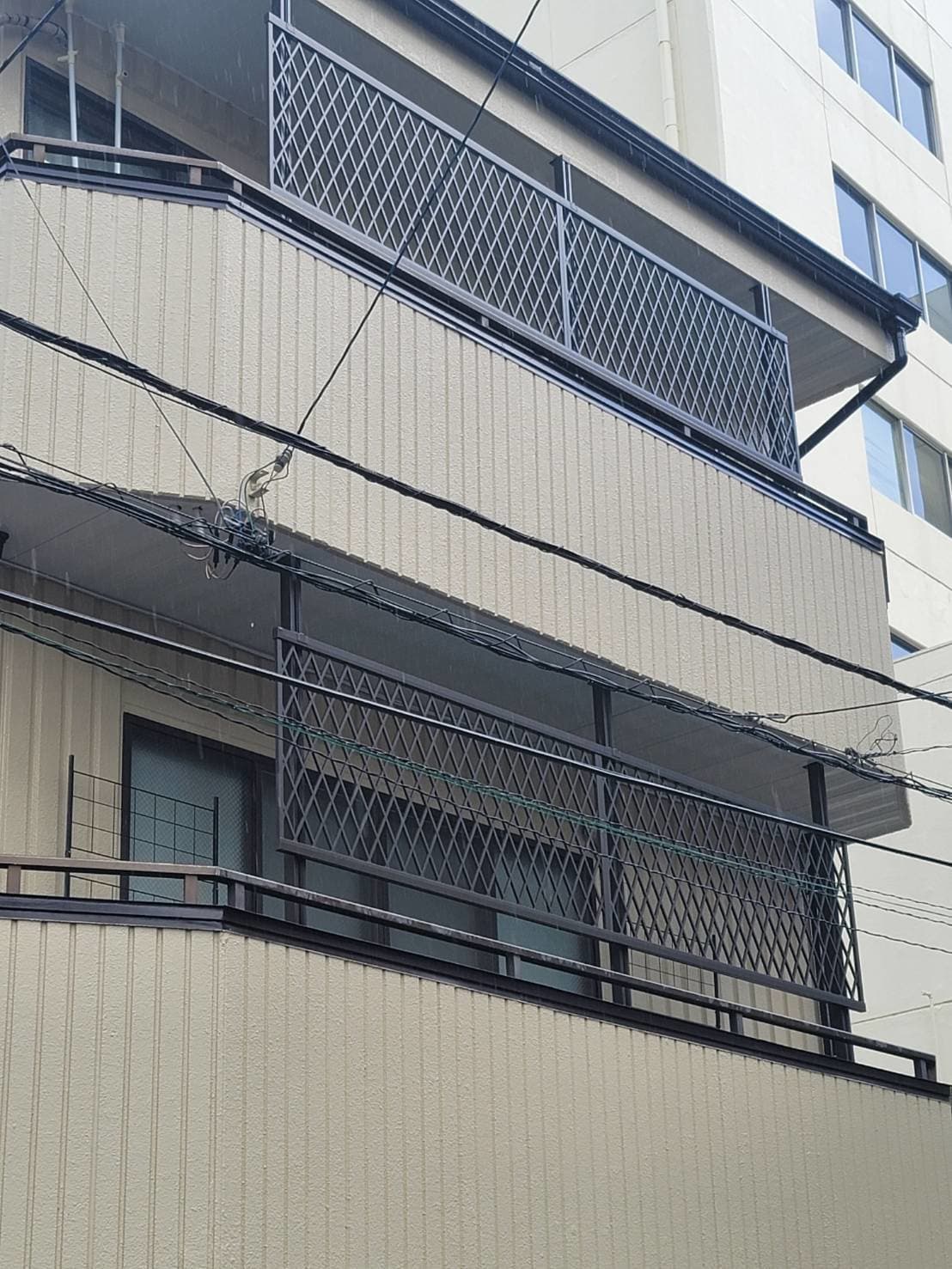 ベランダ転落防止冊設置 | 名古屋市天白区のエクステリア工事ならイズ美