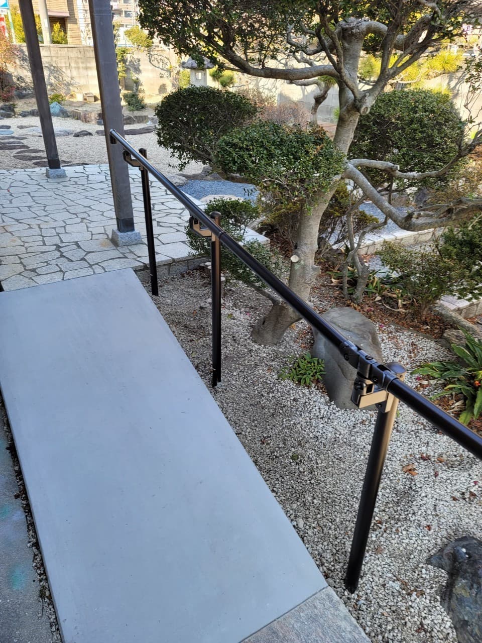 スロープ手すり設置 | 名古屋市天白区のエクステリア工事ならイズ美