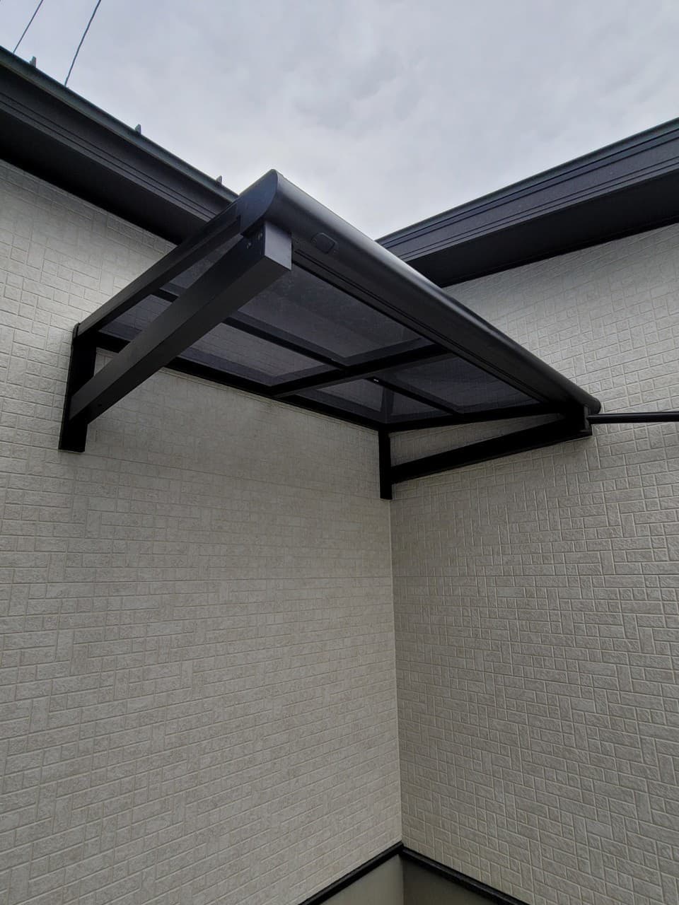 庇屋根設置 | 名古屋市天白区のエクステリア工事ならイズ美