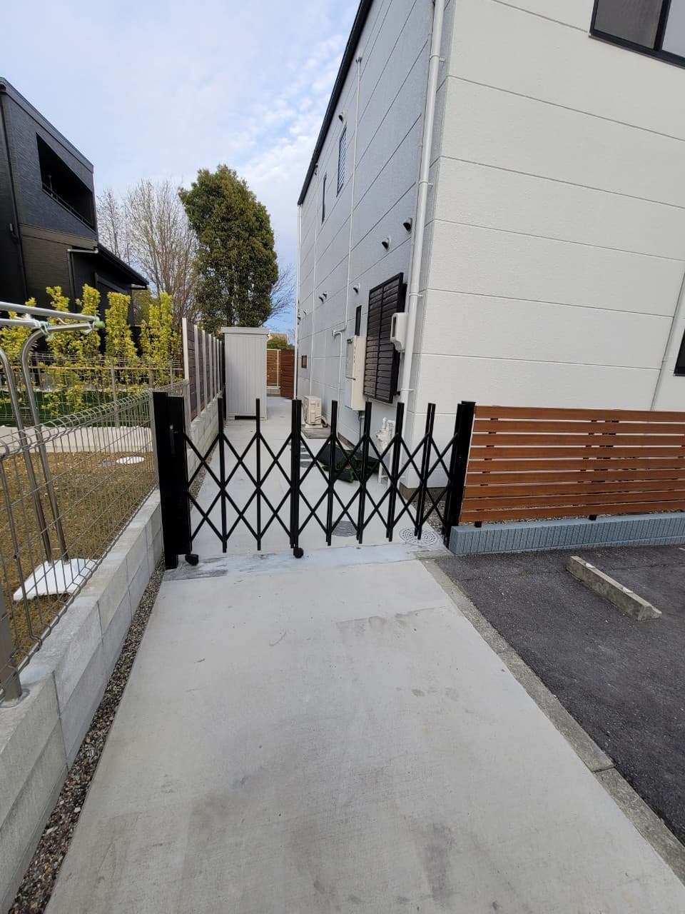 アコーディオンゲート設置 | 名古屋市天白区のエクステリア工事ならイズ美