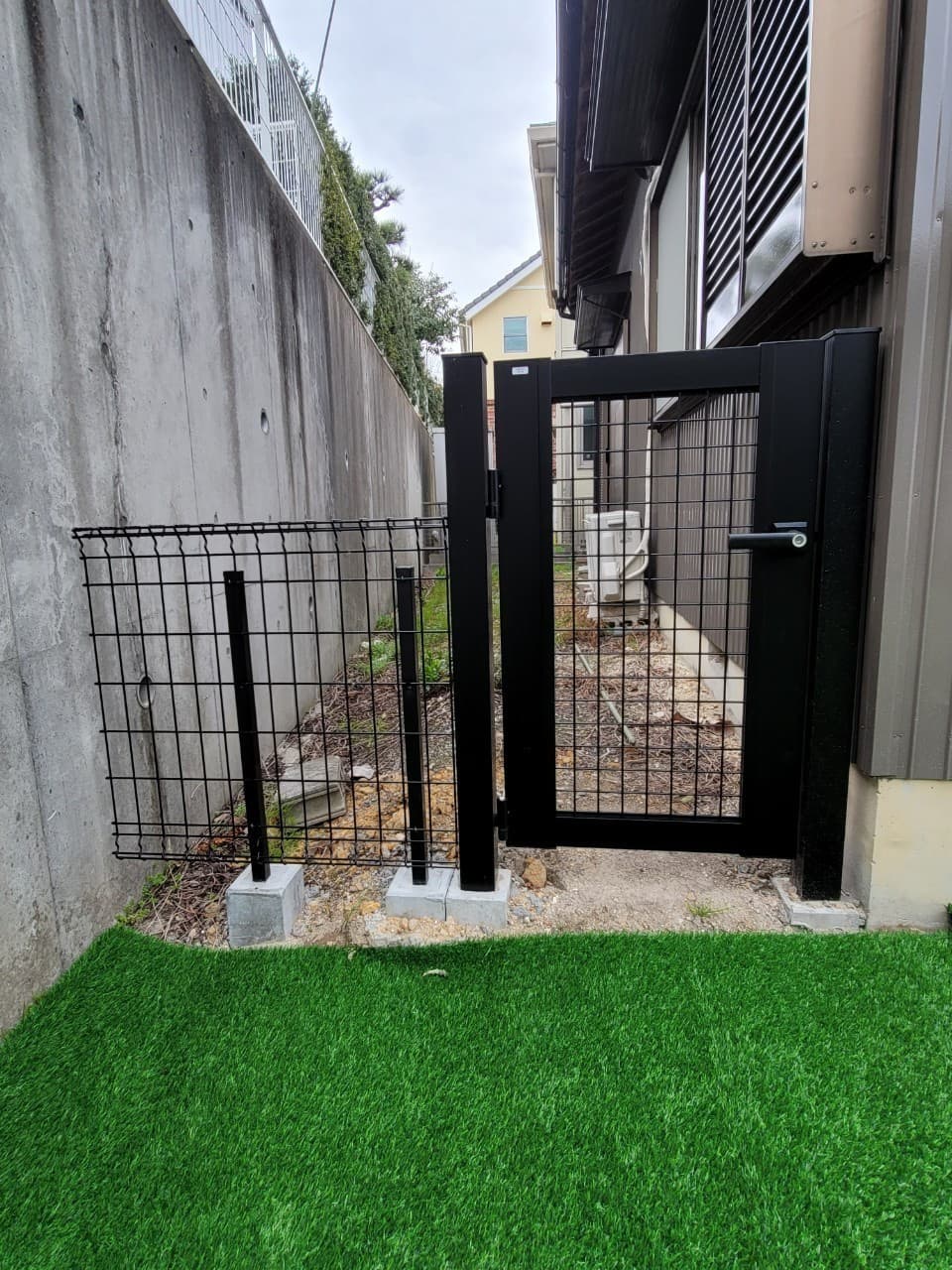 門扉・メッシュフェンス設置 | 名古屋市天白区のエクステリア工事ならイズ美